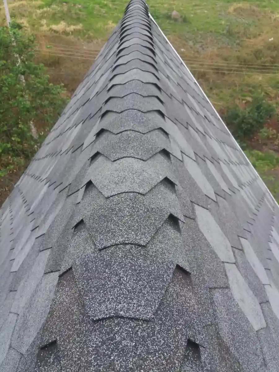 Linha de cumeeira de telhado shingle vista de cima